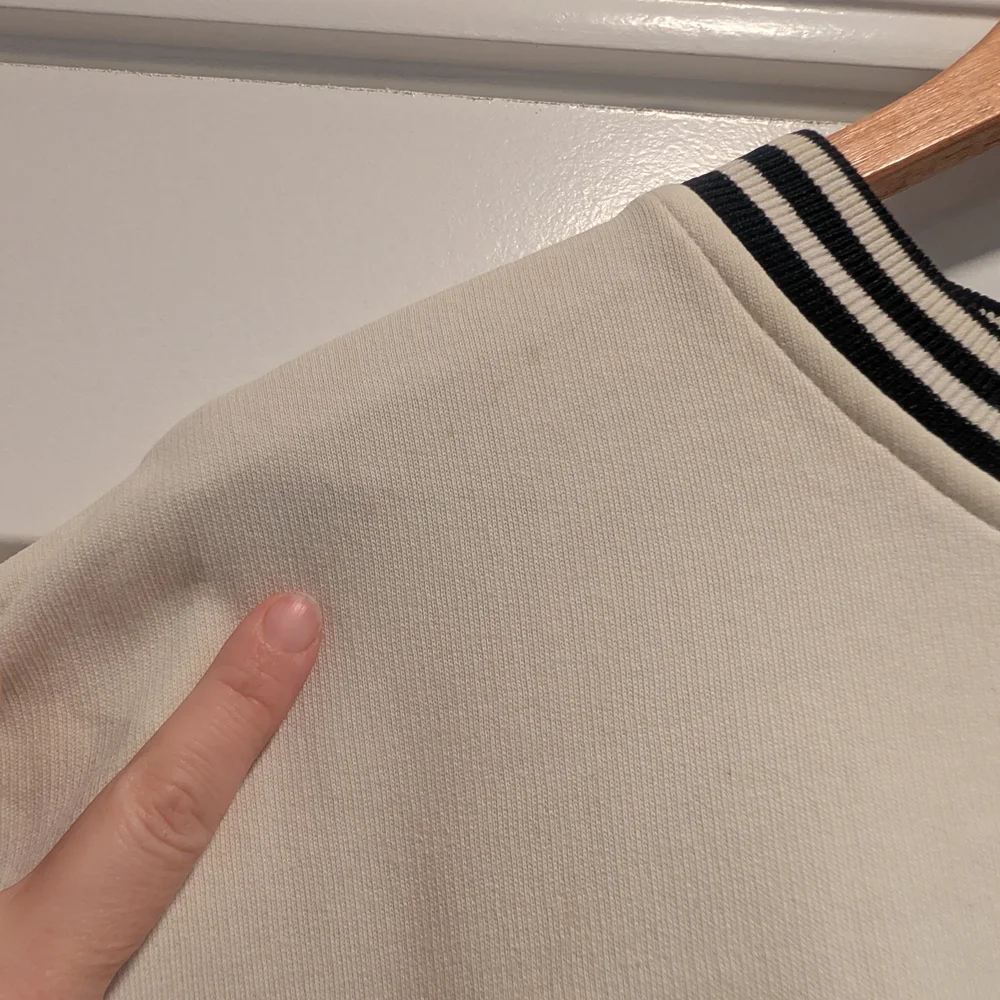 VINTAGE 90s Mickey & Co Cream Pullover Oversized Boxy Varsity Sweatshirt - Picture 5 of 10